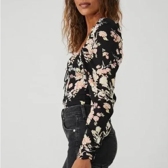 NWT Free People Hilary Floral Printed Keyhole Top in Black combo | Medium - Picture 4 of 4
